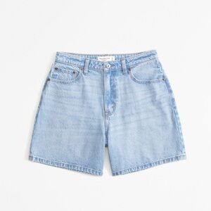 Curve Love High Rise Loose Short, Size 30, Light Wash